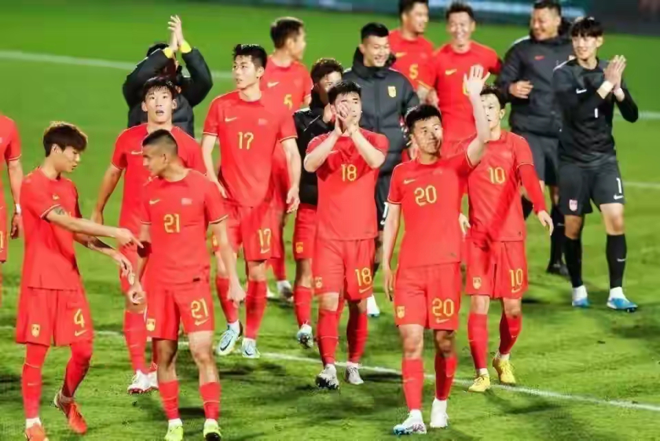 包含中国足球职业赛场精彩纷呈，球员表现出色的词条