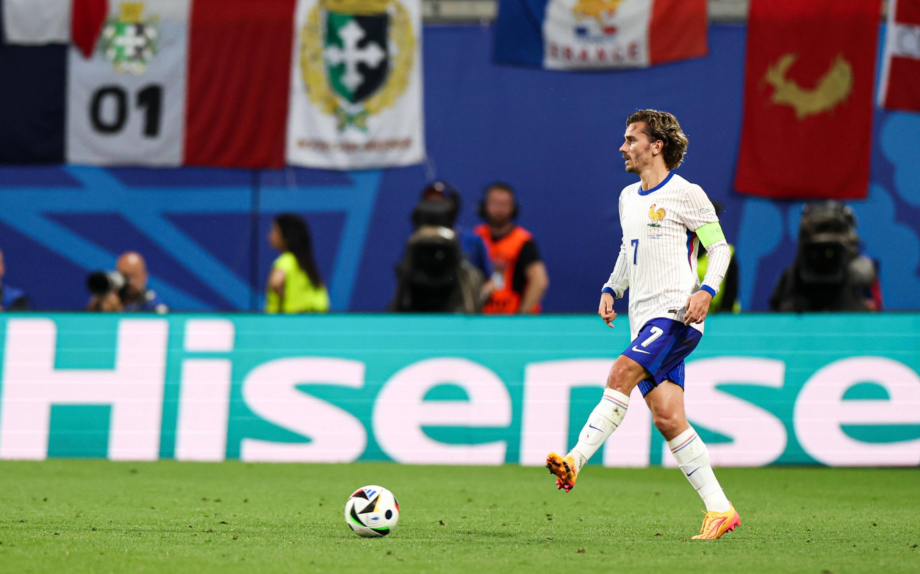 包含法国顶级射手格里兹曼领衔出战欧洲杯的词条